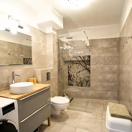 Everysky - Konopnickiej 11 カルパッチ